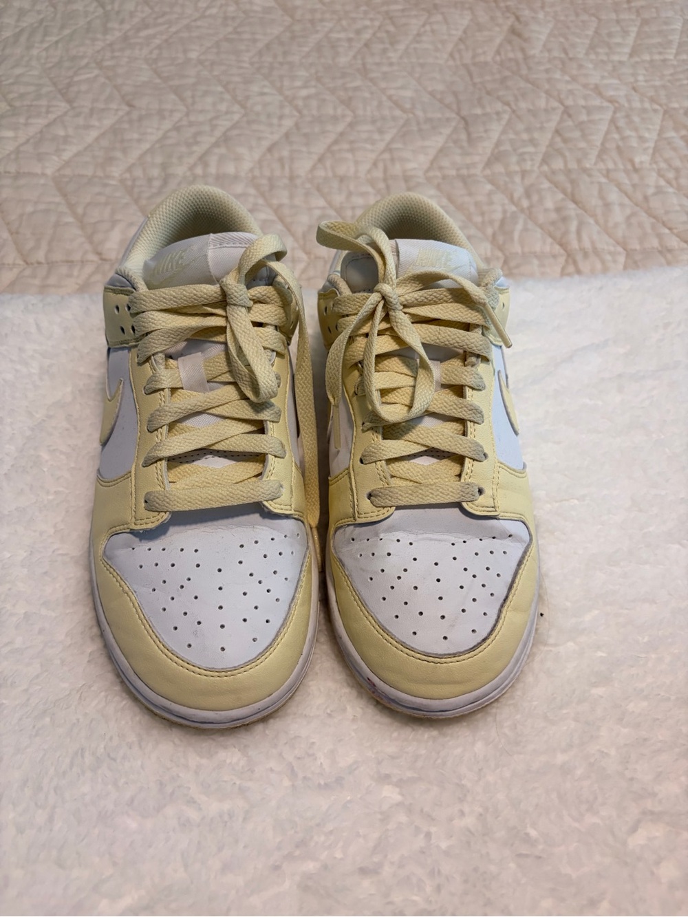 Nike Kids Low-Top Sneakers in Yellow and White